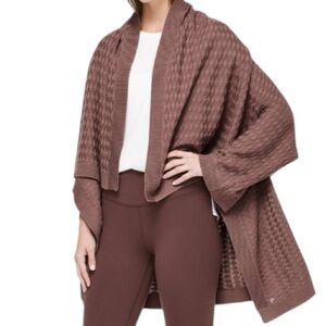 Lululemon Divinity Poncho *Woven